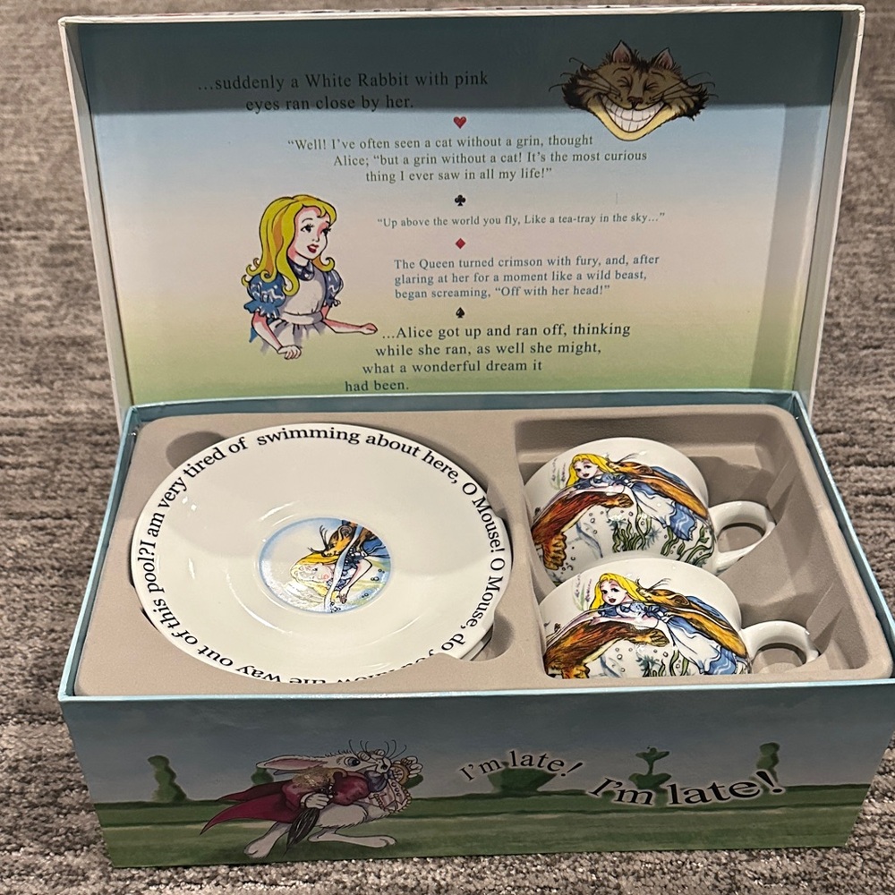 NIB Alice in Wonderland Collectible Tea Set